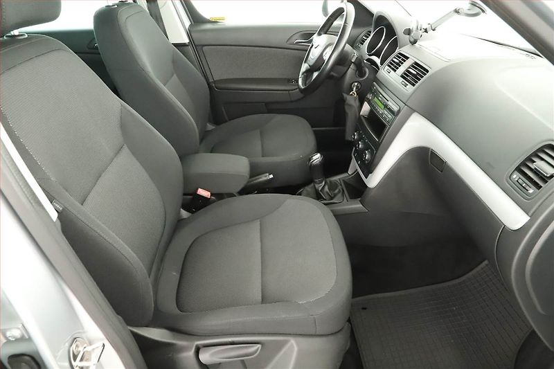 Škoda Yeti (2011) 1.8 TSI, 4X4, Tempomat - fotka 7 z 13