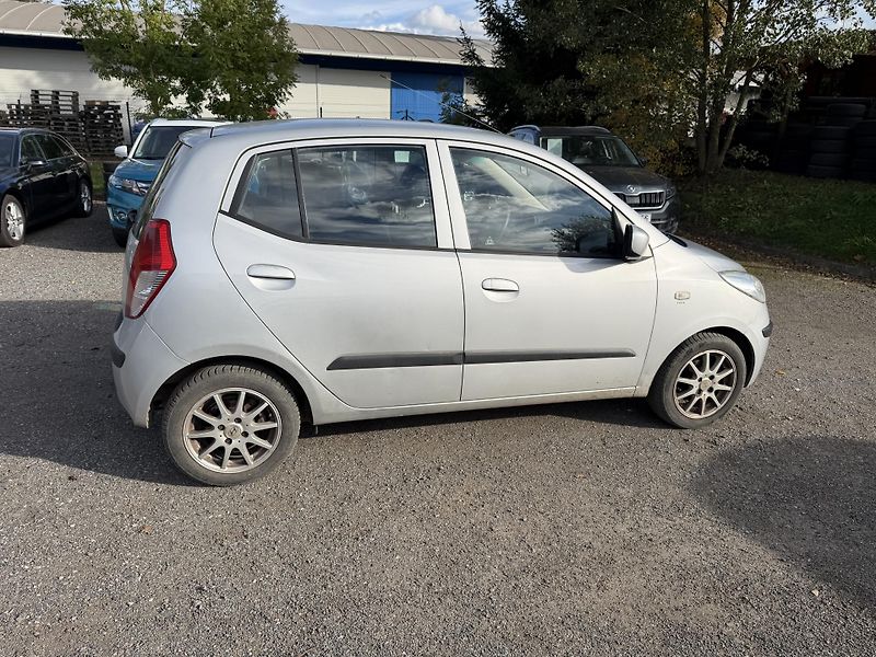 Hyundai i10 1.1i - fotka 7 z 22