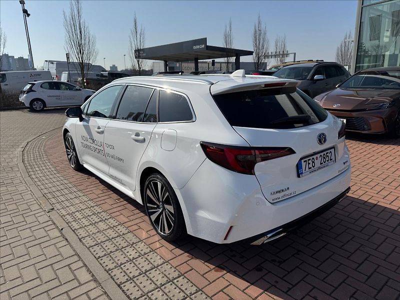 Toyota Corolla 1,8 1.8l HEV Style - fotka 8 z 12