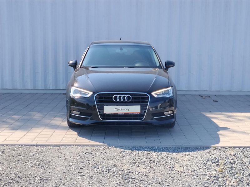 Audi A3 1,6   Sportback - fotka 2 z 32