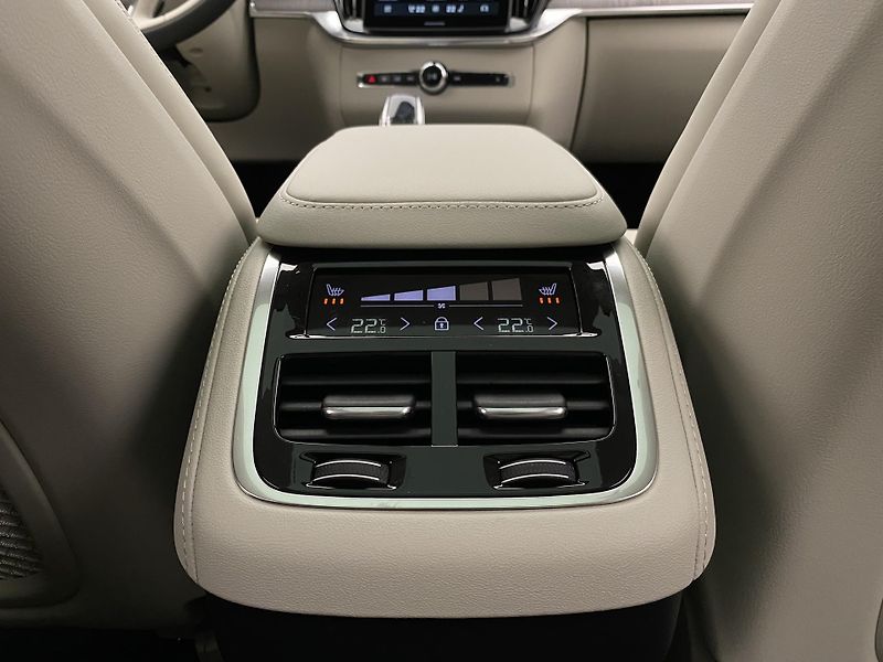 Volvo XC90 (2026) B5 AWD AUT BRIGHT ULTRA 7míst - fotka 74 z 74