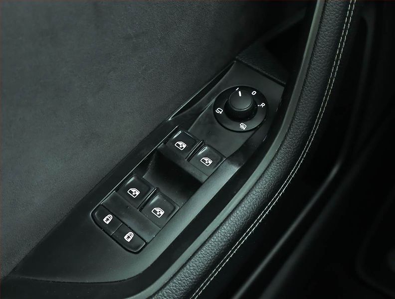 Škoda Superb (2022) Sportline 1.5 TSI - fotka 18 z 18