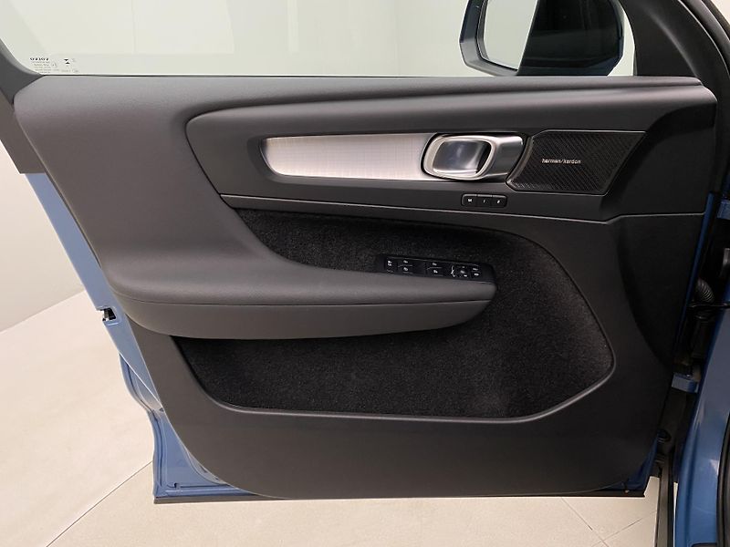 Volvo XC40 B4 DARK PLUS AUT  - fotka 7 z 56