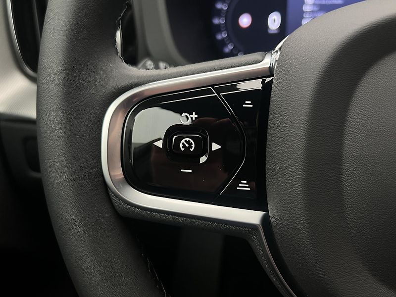 Volvo XC60 (2026) B5 AWD BLACK EDITION PLUS AUT - fotka 20 z 47