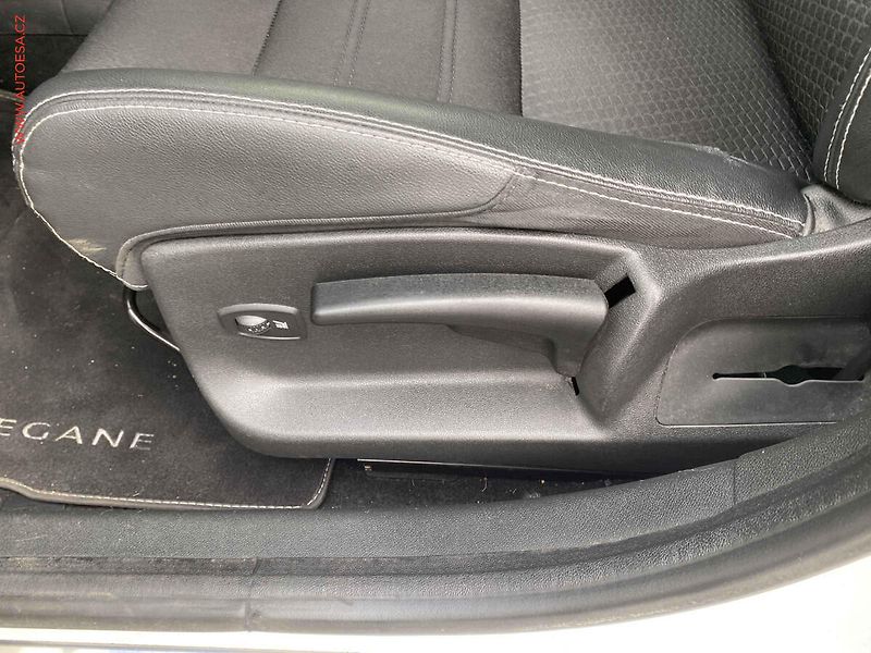 Renault Mégane (2014) 1.5 dCi, BOSE Edition, panor - fotka 15 z 19