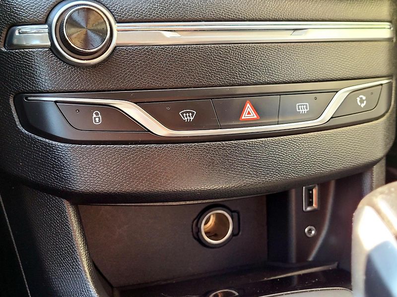 Peugeot 308 HDi DIGIKLIMA,MÁLO NAJETO    - fotka 36 z 47