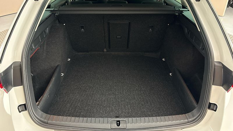 Škoda Octavia 2.0 TDI Ambition Combi - fotka 17 z 27