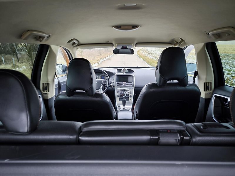 Volvo XC60 2,4 D 129kW 1 MAJITELKA - fotka 40 z 41