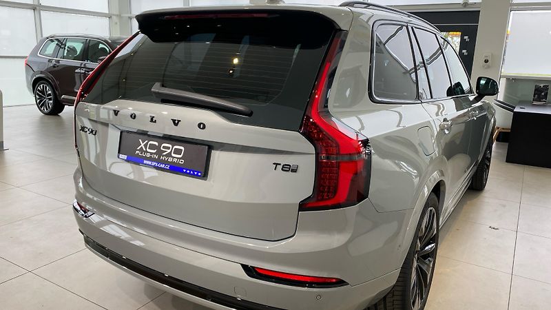 Volvo XC90 (2026) PLUS BLACK EDITION, T8 AWD, 22 - fotka 5 z 14