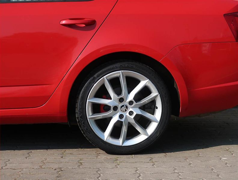 Škoda Octavia (2013) RS 2.0 TDI, Serv.kniha, Xenony - fotka 14 z 19