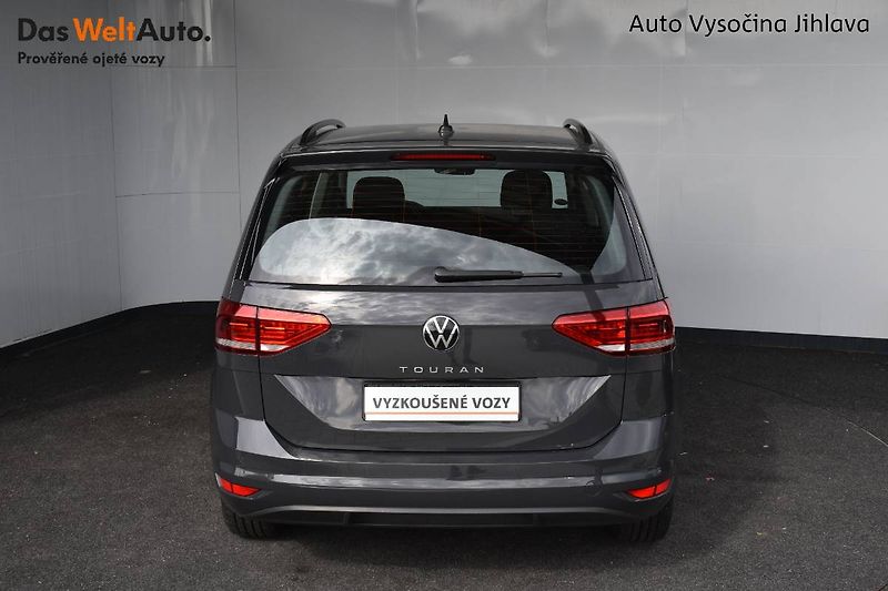 Volkswagen Touran (2023) 1.5TSI 110kW 7 míst, LED - fotka 7 z 25