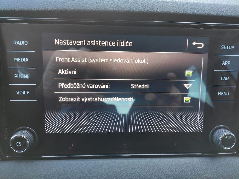 Škoda Karoq (2018) Ambition 1.0 TSI 96kW MAN6 TZ - fotka 27 z 30