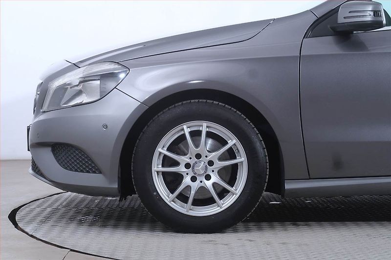 Mercedes-Benz Třídy A (2014) A 180, Park. senzory - fotka 14 z 19