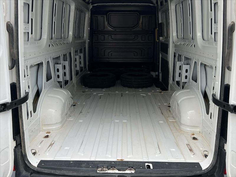 Volkswagen Crafter 2,0 TDi 103 kW L4H2  35 - fotka 14 z 23