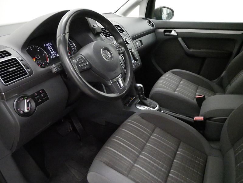 Volkswagen Touran - fotka 14 z 26