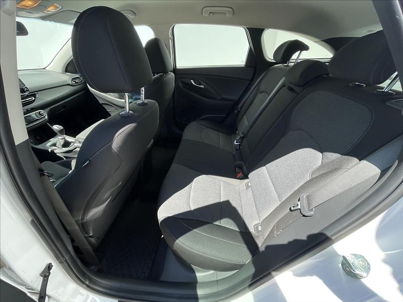Hyundai i30 1,5 T-GDI Combi Smart - fotka 15 z 22