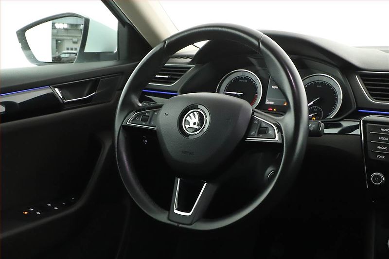 Škoda Superb (2016) Laurin&Klement 2.0 TDI, Kůže - fotka 8 z 19