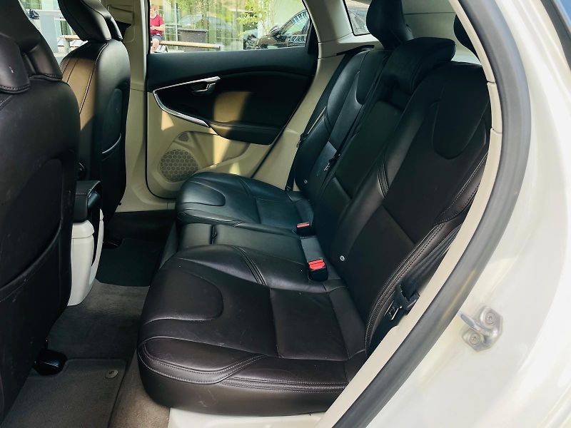 Volvo V40 2.0i AUT 1MAJITEL CROSS COUNTR - fotka 31 z 49