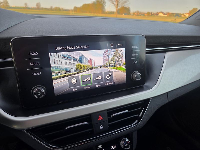 Škoda Kamiq (2022) 1.5 TSI 110kW,DSG,DPH, CZ - fotka 23 z 36