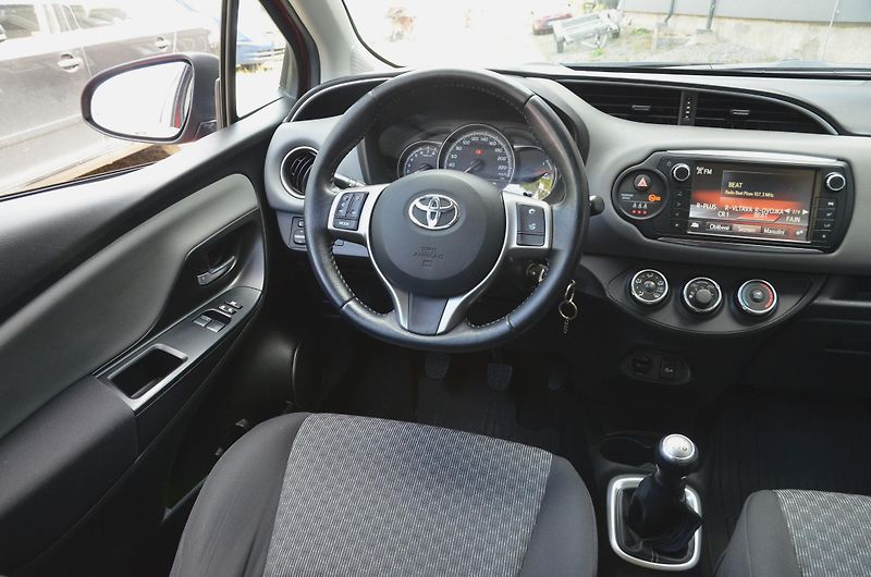 Toyota Yaris (2015) // REZERVOVÁNO //  - fotka 15 z 31