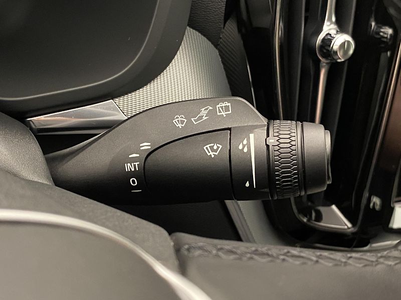Volvo XC60 B5 AWD CORE AUT REZERVACE - fotka 23 z 52