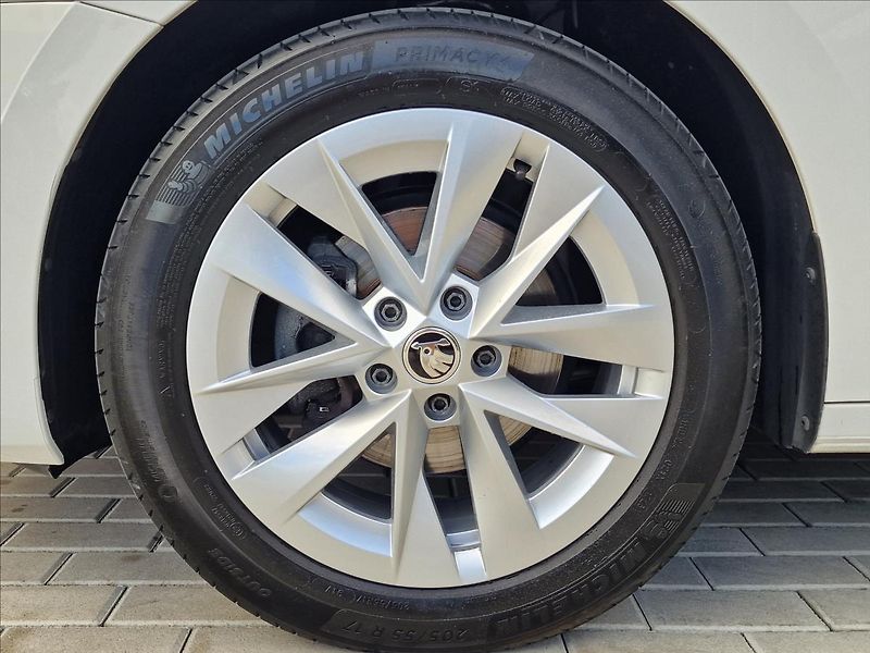Škoda Octavia 2.0TDI DSG Style,ČR,1.Majitel - fotka 46 z 50