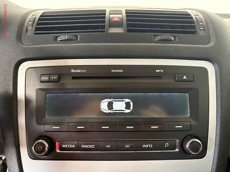 Škoda Octavia (2010) 1.6i, AC, výhřev sed - fotka 13 z 14