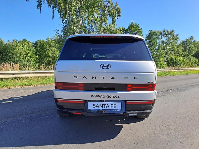 Hyundai Santa Fe (2025) 1,6 T-GDI HEV 6AT 4×4 MR25 - fotka 4 z 18