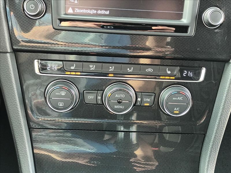 Volkswagen Golf 2,0 TDI,GTD,135KW,NAVI,XENON - fotka 31 z 50