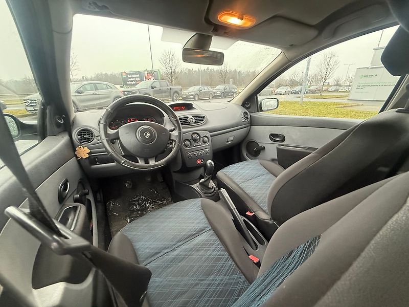 Renault Clio 1,5 DCI - fotka 9 z 11