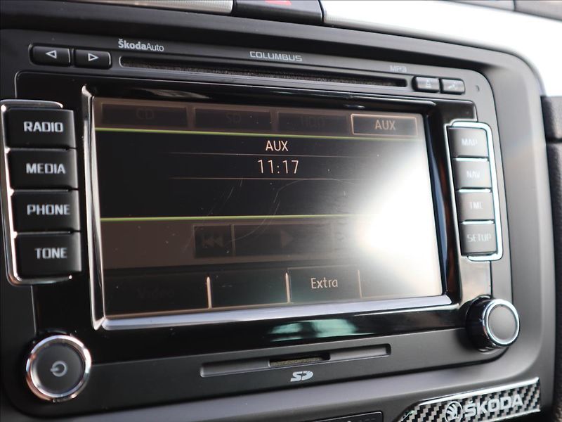 Škoda Superb 2,0 TDi 4x4 Elegance Navi CZ - fotka 15 z 34