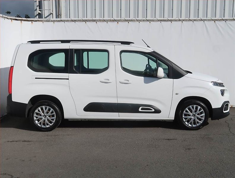 Citroën Berlingo (2019) Maxi Feel 1.2 PureTech, 5Míst - fotka 6 z 18
