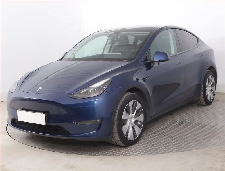 Tesla Model Y (2022) Long Range AWD 79kWh, SoH 91% - fotka 2 z 21
