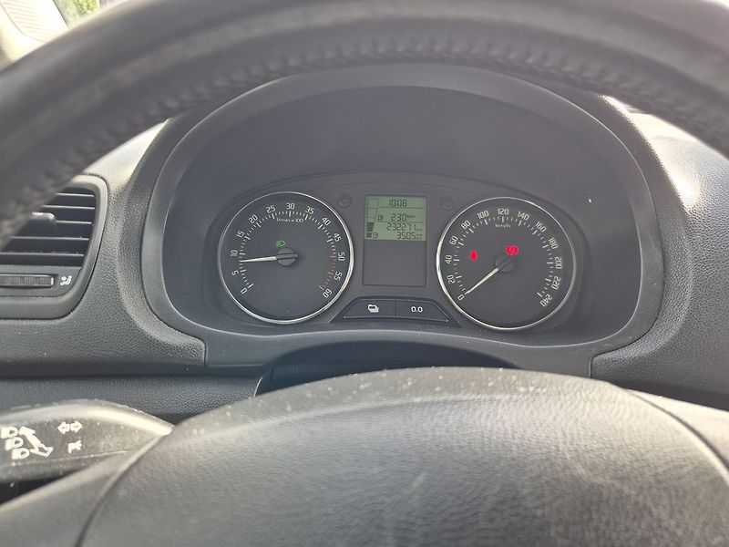 Škoda Fabia (2013) 1.6TDi 55kw, klima, pěkný stav - fotka 14 z 21