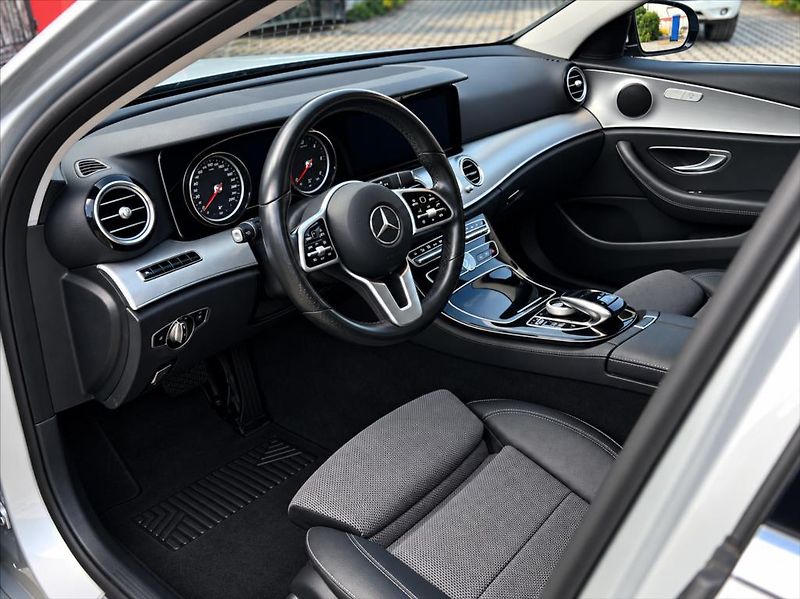 Mercedes-Benz Třídy E 2,0 E 220 d / 9G-TRONIC - fotka 11 z 48