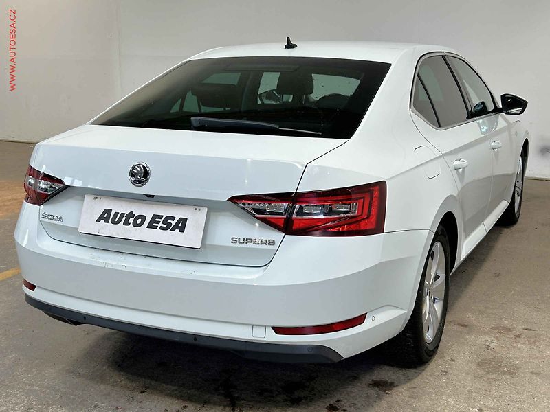 Škoda Superb (2018) 2.0TDi, ČR, L&K, bixen, kůže - fotka 4 z 17
