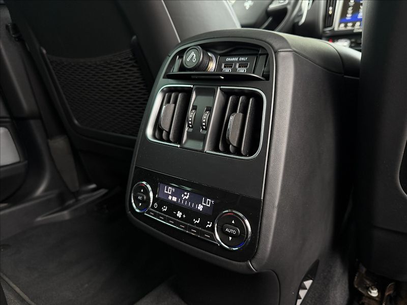 Maserati Levante 3.0V6 SQ4 - fotka 31 z 35