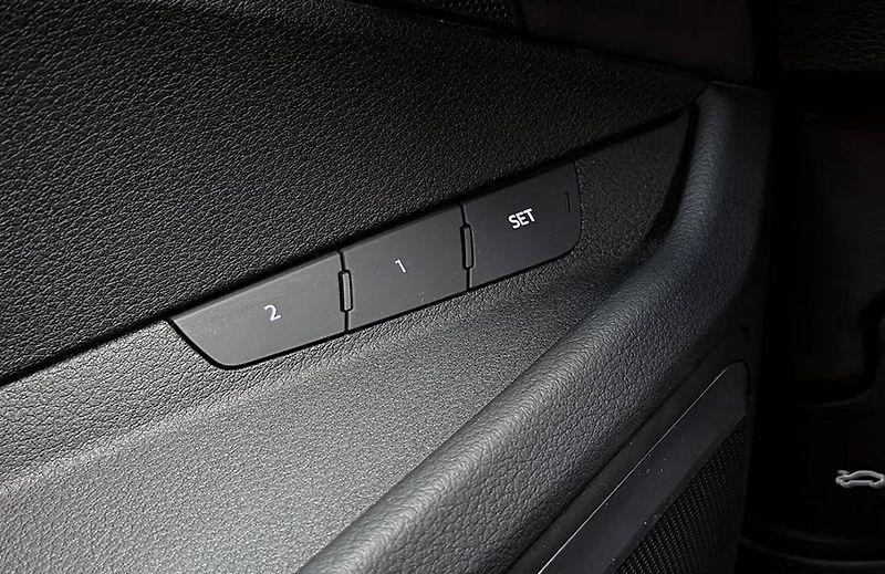 Audi Q8 e-tron 55 Sportback Q 360 Matrix Pano - fotka 14 z 36