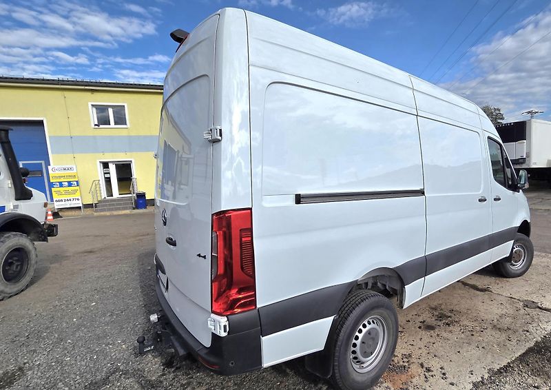 Mercedes-Benz Sprinter (2024) 4x4 V6! 3.0D 2500 Cargo  - fotka 19 z 39