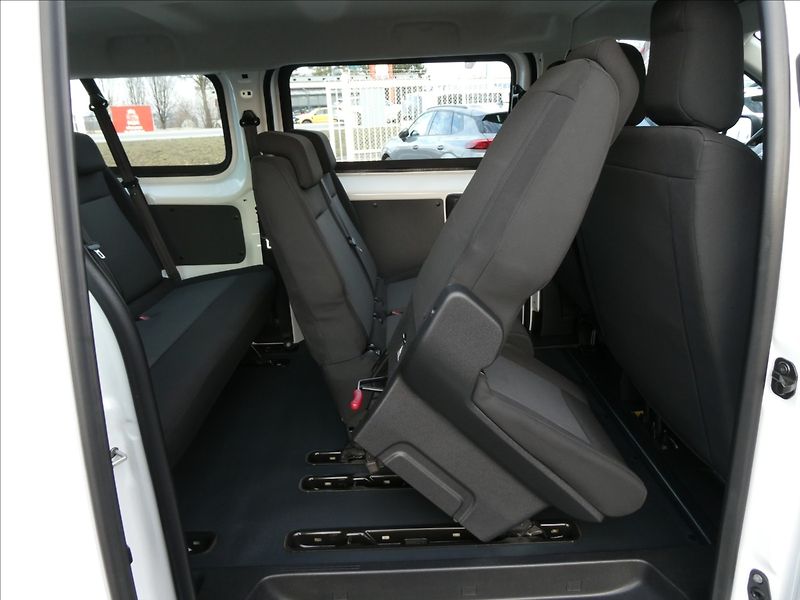 Peugeot Expert 1,5 HDi 1.MAJ.,LONG,9.míst,DPH - fotka 29 z 46