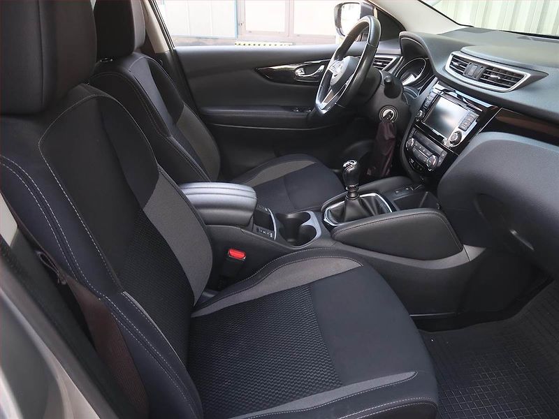 Nissan Qashqai (2019) 1.3 DIG-T, Serv.kniha - fotka 9 z 18