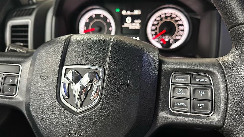 Dodge RAM 5,7L V 8 HEMI / OFFROAD PAKET - fotka 37 z 41