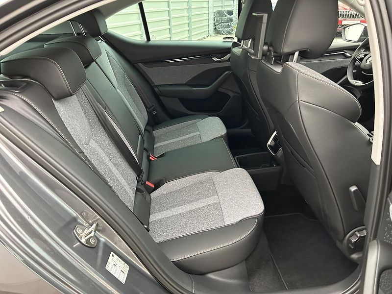 Škoda Octavia 2.0 TDI Top selection - fotka 27 z 30