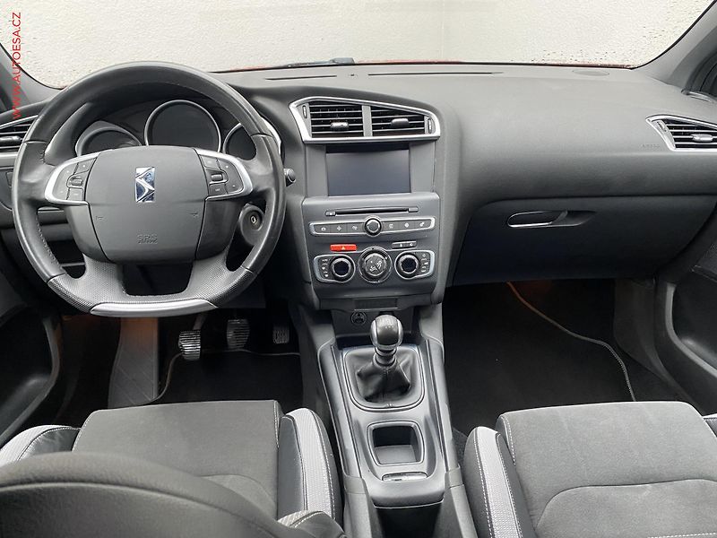 DS Automobiles DS4 (2016) 1.2 PT crossback - fotka 8 z 19