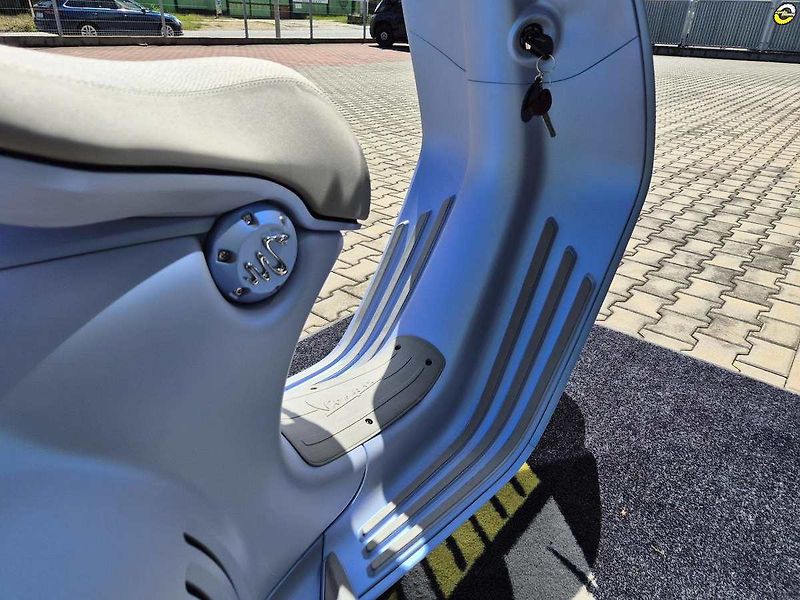 Vespa 946 (2025) 946 Snake E5+ - fotka 17 z 24