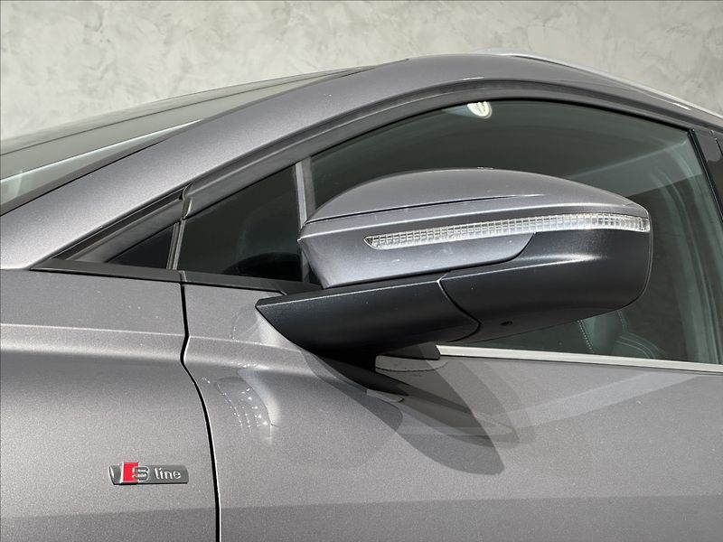 Audi Q4 e-tron 150kW S-Line LED Kamera - fotka 43 z 45