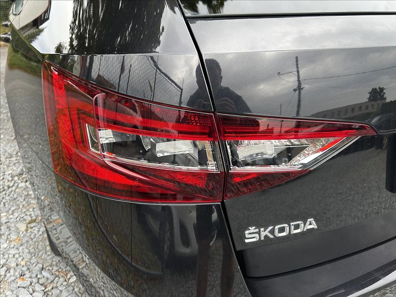 Škoda Superb 2,0 TDi DSG  BIXEN NAVI 1xMaji - fotka 38 z 50