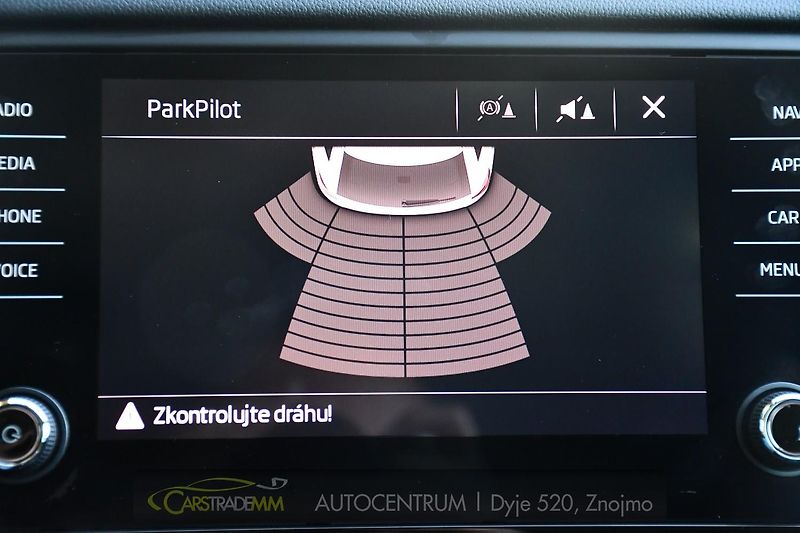 Škoda Octavia 1,6TDi MT CARPLAY TAŽNÉ - fotka 50 z 50