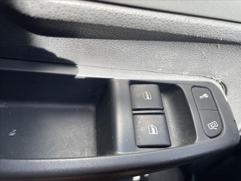 Volkswagen Fox jen 96. tis. km*nová STK* - fotka 15 z 35