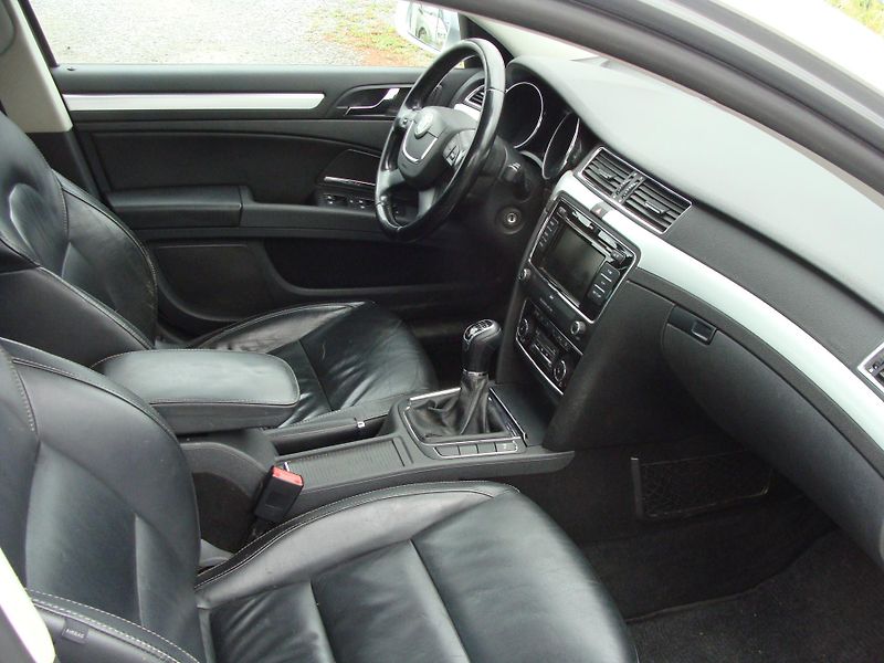 Škoda Superb 2.0 TDi, 125 kW, 4X4, klima - fotka 13 z 30